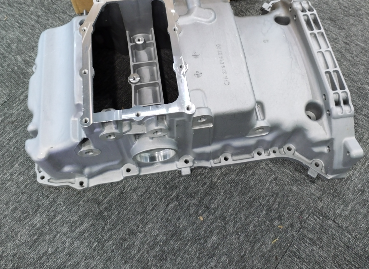 2740100413 2740140202 2740142600 2740142700 A2740140202 M276 Engine Oil Pan Oil Sump Pan for Mercedes Benz W205 W213 3 2740100413 2740140202 2740142600 2740142700 A2740140202 M276 Engine Oil Pan Oil Sump Pan for Mercedes Benz W205 W213 - Image 3