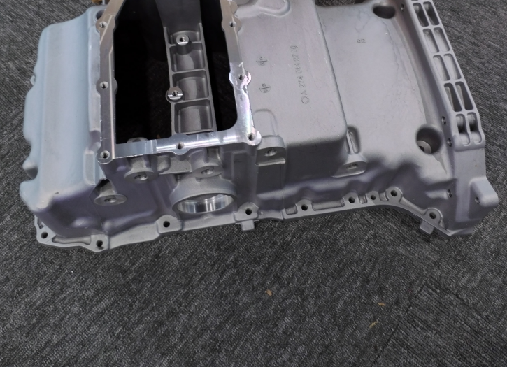 2740100413 2740140202 2740142600 2740142700 A2740140202 M276 Engine Oil Pan Oil Sump Pan for Mercedes Benz W205 W213 1 2740100413 2740140202 2740142600 2740142700 A2740140202 M276 Engine Oil Pan Oil Sump Pan for Mercedes Benz W205 W213