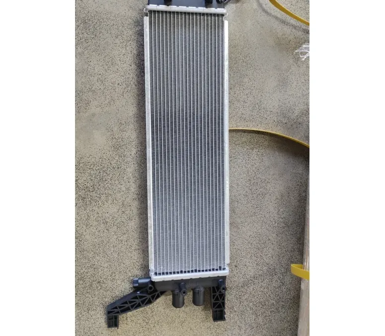 Auxiliary AC Radiator OEM 670009821 for Maserati Ghibli Levante Quattroporte Auto Parts Cooling System Secondary Intercooler